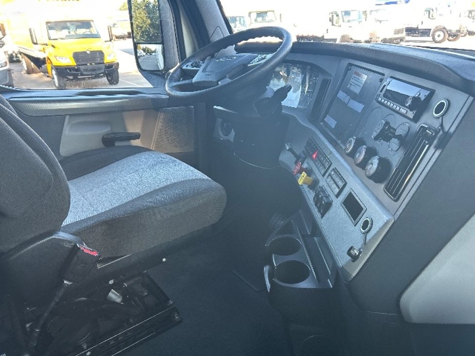Sleeper Tractor-Heavy Duty Tractors-Freightliner-2022-T12664ST-Greensboro-NC-621,704\n\t\tmiles-$ 59,000 - Image 15