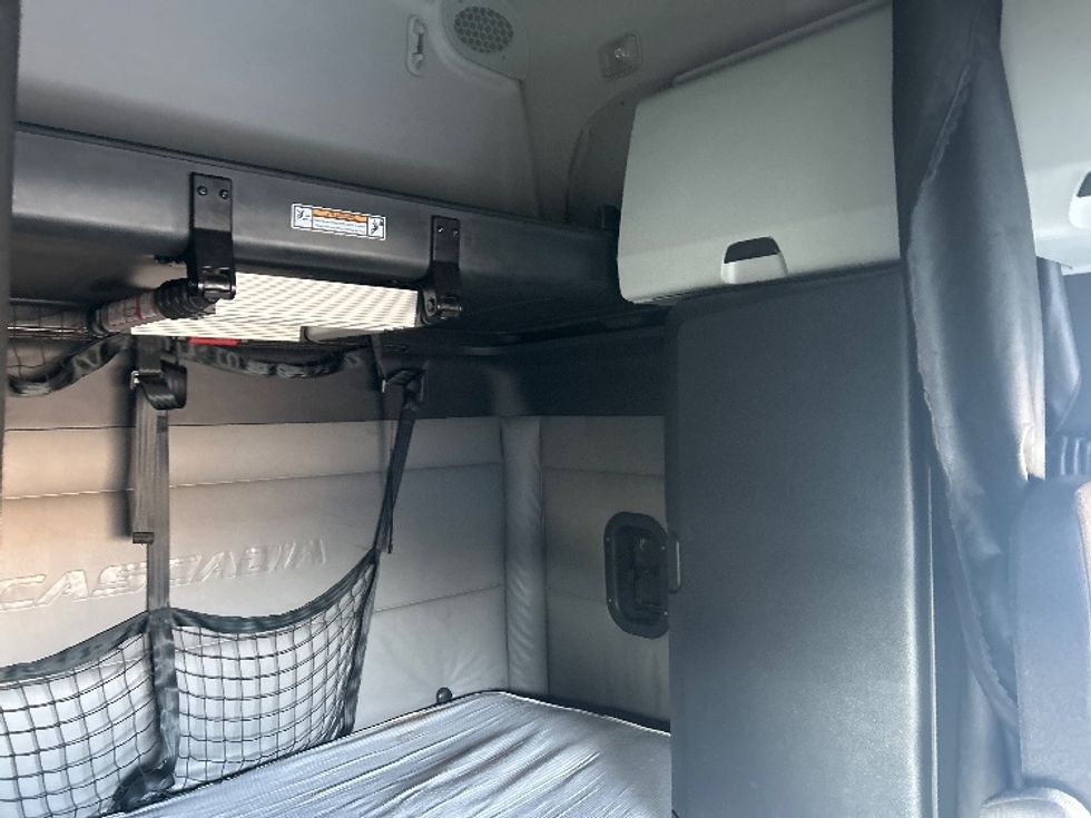 Sleeper Tractor-Heavy Duty Tractors-Freightliner-2022-T12664ST-Greensboro-NC-621,704\n\t\tmiles-$ 59,000 - Image 19