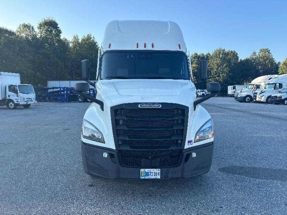 Sleeper Tractor-Heavy Duty Tractors-Freightliner-2022-T12664ST-Greensboro-NC-621,704\n\t\tmiles-$ 59,000 - Image 2