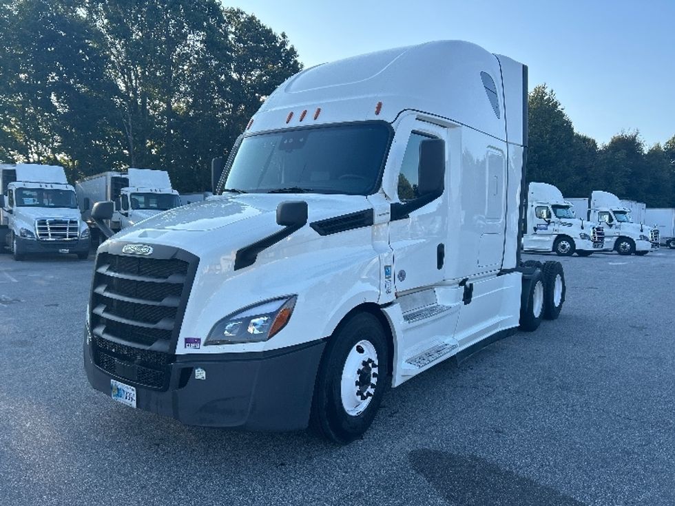 Sleeper Tractor-Heavy Duty Tractors-Freightliner-2022-T12664ST-Greensboro-NC-621,704\n\t\tmiles-$ 59,000 - Image 3