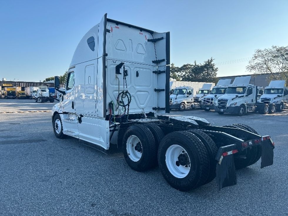 Sleeper Tractor-Heavy Duty Tractors-Freightliner-2022-T12664ST-Greensboro-NC-621,704\n\t\tmiles-$ 59,000 - Image 5