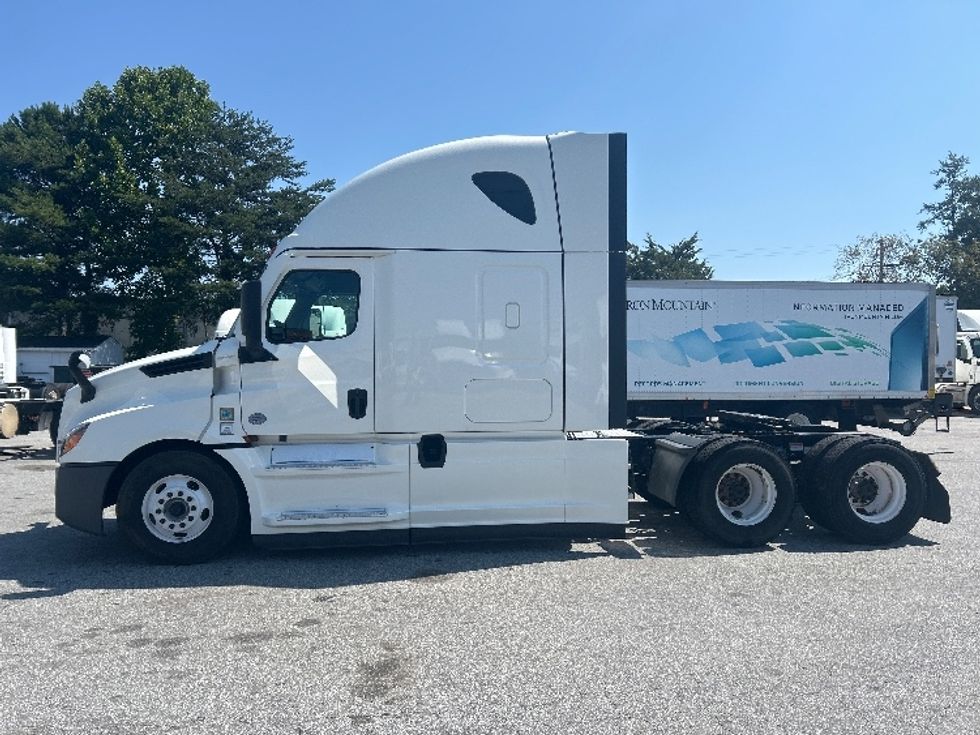 Sleeper Tractor-Heavy Duty Tractors-Freightliner-2022-T12664ST-Greensboro-NC-625,231\n\t\tmiles-$ 58,500 - Image 4