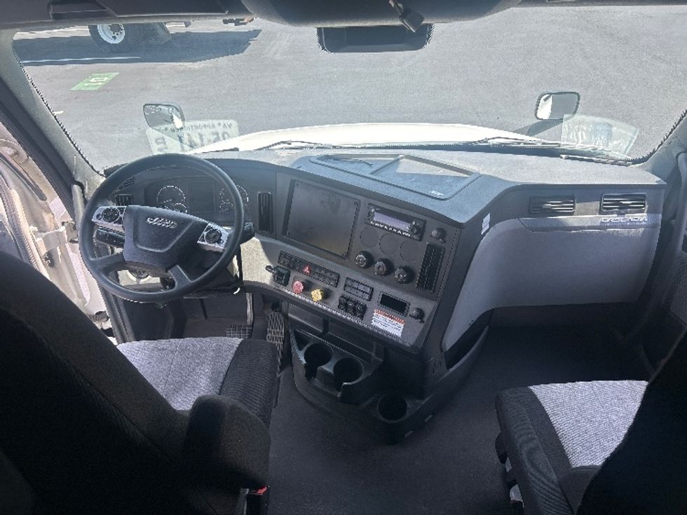 Sleeper Tractor-Heavy Duty Tractors-Freightliner-2022-T12664ST-Greensboro-NC-716,603\n\t\tmiles-$ 59,250 - Image 12