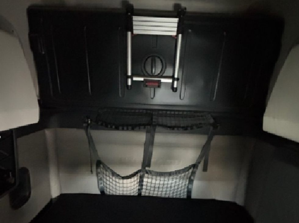 Sleeper Tractor-Heavy Duty Tractors-Freightliner-2022-T12664ST-Greensboro-NC-716,603\n\t\tmiles-$ 59,250 - Image 17