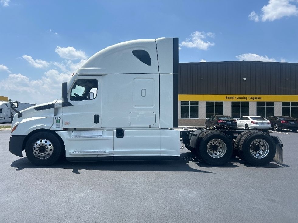Sleeper Tractor-Heavy Duty Tractors-Freightliner-2022-T12664ST-Greensboro-NC-716,603\n\t\tmiles-$ 59,250 - Image 4