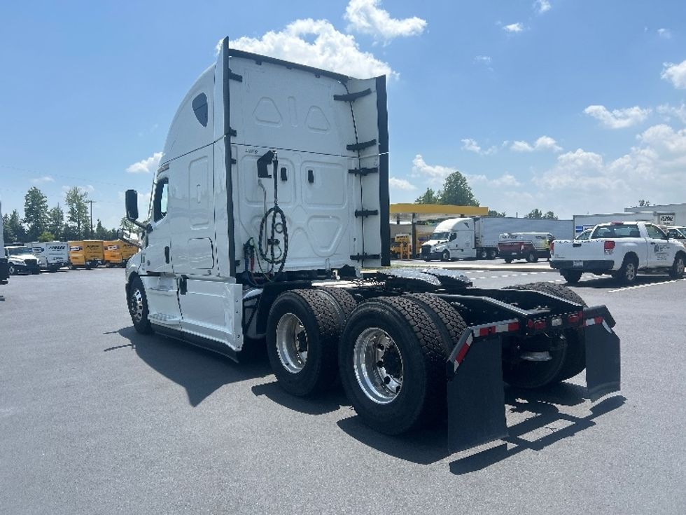 Sleeper Tractor-Heavy Duty Tractors-Freightliner-2022-T12664ST-Greensboro-NC-716,603\n\t\tmiles-$ 59,250 - Image 5