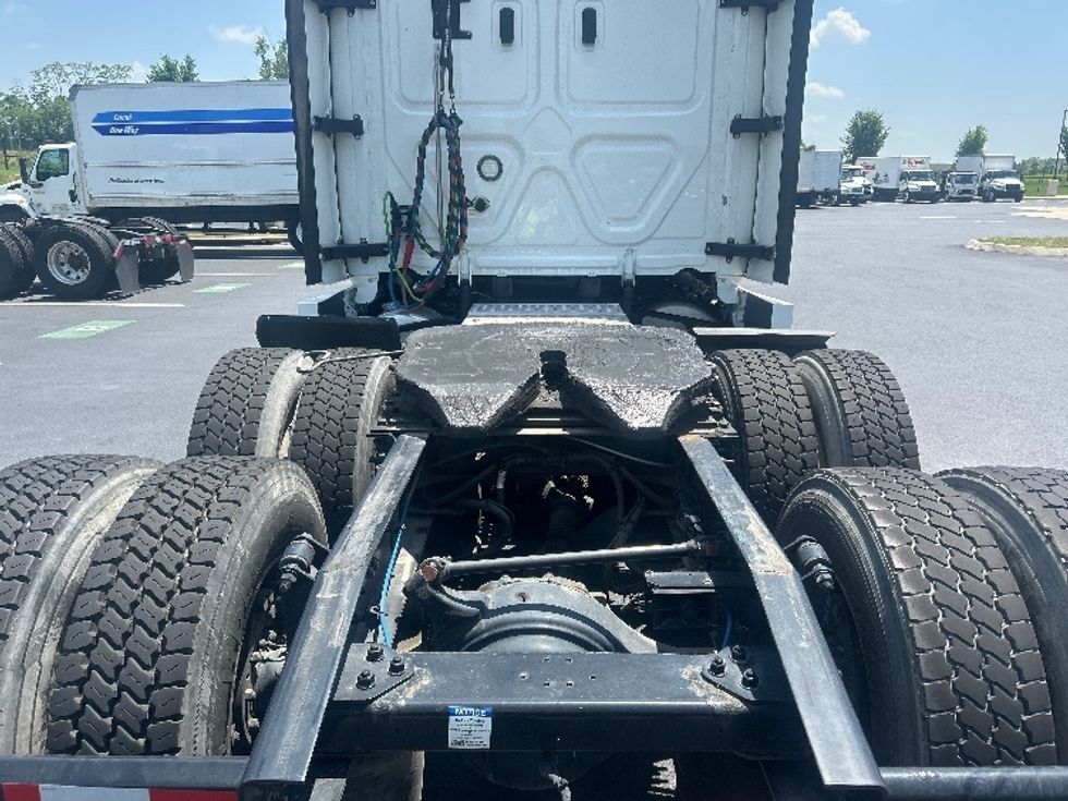 Sleeper Tractor-Heavy Duty Tractors-Freightliner-2022-T12664ST-Greensboro-NC-716,603\n\t\tmiles-$ 59,250 - Image 6
