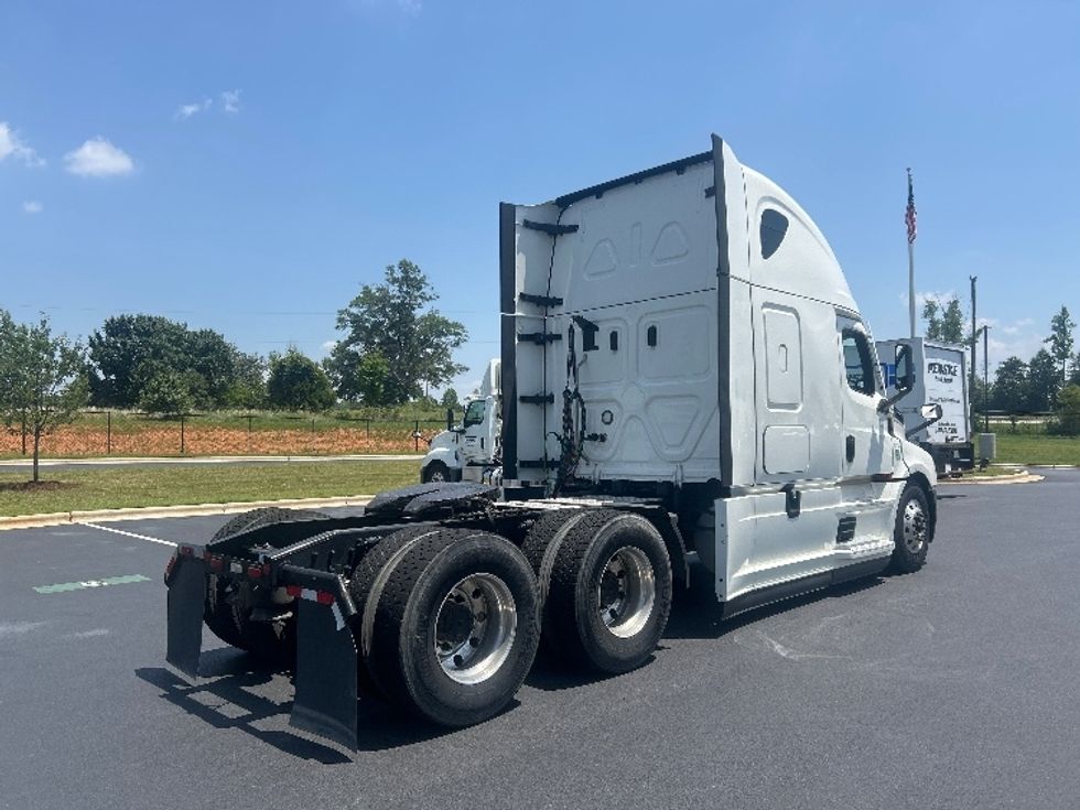 Sleeper Tractor-Heavy Duty Tractors-Freightliner-2022-T12664ST-Greensboro-NC-716,603\n\t\tmiles-$ 59,250 - Image 7