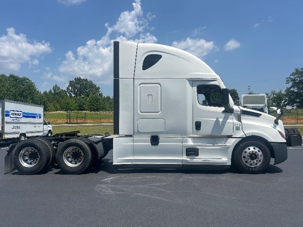 Sleeper Tractor-Heavy Duty Tractors-Freightliner-2022-T12664ST-Greensboro-NC-716,603\n\t\tmiles-$ 59,250 - Image 8