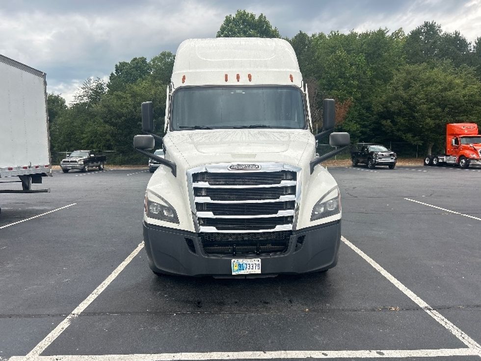 Sleeper Tractor-Heavy Duty Tractors-Freightliner-2022-T12664ST-Greensboro-NC-806,308\n\t\tmiles-$ 48,500 - Image 2