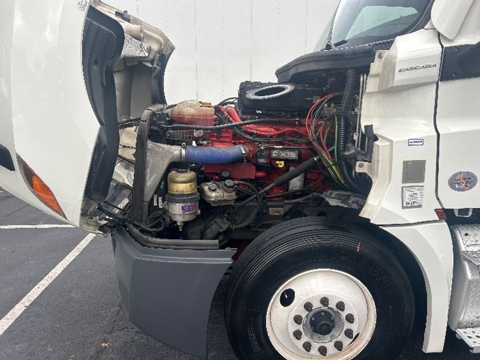 Sleeper Tractor-Heavy Duty Tractors-Freightliner-2022-T12664ST-Greensboro-NC-806,308\n\t\tmiles-$ 48,500 - Image 21