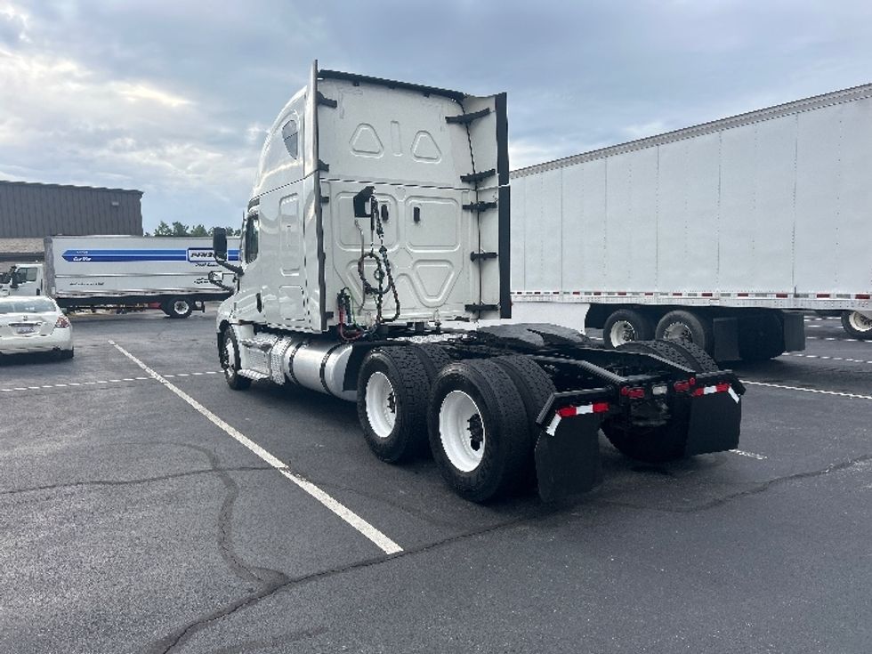 Sleeper Tractor-Heavy Duty Tractors-Freightliner-2022-T12664ST-Greensboro-NC-806,308\n\t\tmiles-$ 48,500 - Image 5