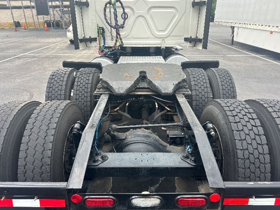 Sleeper Tractor-Heavy Duty Tractors-Freightliner-2022-T12664ST-Greensboro-NC-806,308\n\t\tmiles-$ 48,500 - Image 6