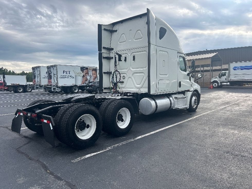 Sleeper Tractor-Heavy Duty Tractors-Freightliner-2022-T12664ST-Greensboro-NC-806,308\n\t\tmiles-$ 48,500 - Image 7