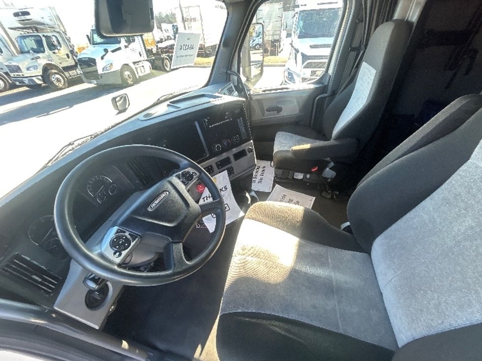 Sleeper Tractor-Heavy Duty Tractors-Freightliner-2022-T12664ST-Greenville-SC-654,283\n\t\tmiles-$ 51,750 - Image 10