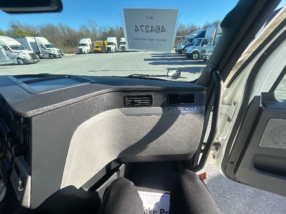 Sleeper Tractor-Heavy Duty Tractors-Freightliner-2022-T12664ST-Greenville-SC-654,283\n\t\tmiles-$ 51,750 - Image 14