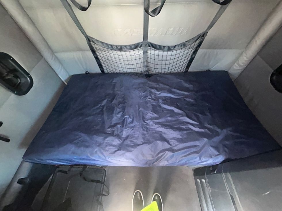 Sleeper Tractor-Heavy Duty Tractors-Freightliner-2022-T12664ST-Greenville-SC-654,283\n\t\tmiles-$ 51,750 - Image 17