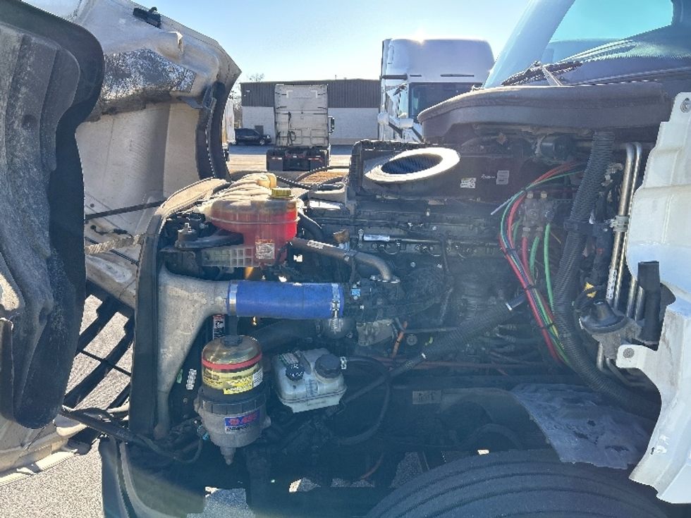 Sleeper Tractor-Heavy Duty Tractors-Freightliner-2022-T12664ST-Greenville-SC-654,283\n\t\tmiles-$ 51,750 - Image 21