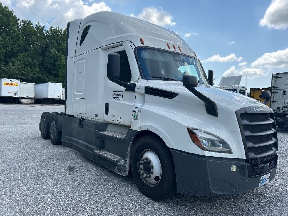 Sleeper Tractor-Heavy Duty Tractors-Freightliner-2022-T12664ST-Greer-SC-518,296\n\t\tmiles-$ 73,500 - Image 1