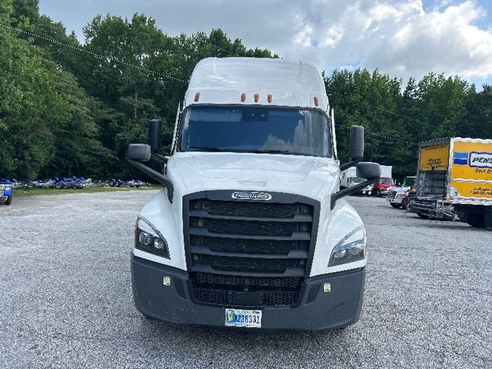 Sleeper Tractor-Heavy Duty Tractors-Freightliner-2022-T12664ST-Greer-SC-518,296\n\t\tmiles-$ 73,500 - Image 2