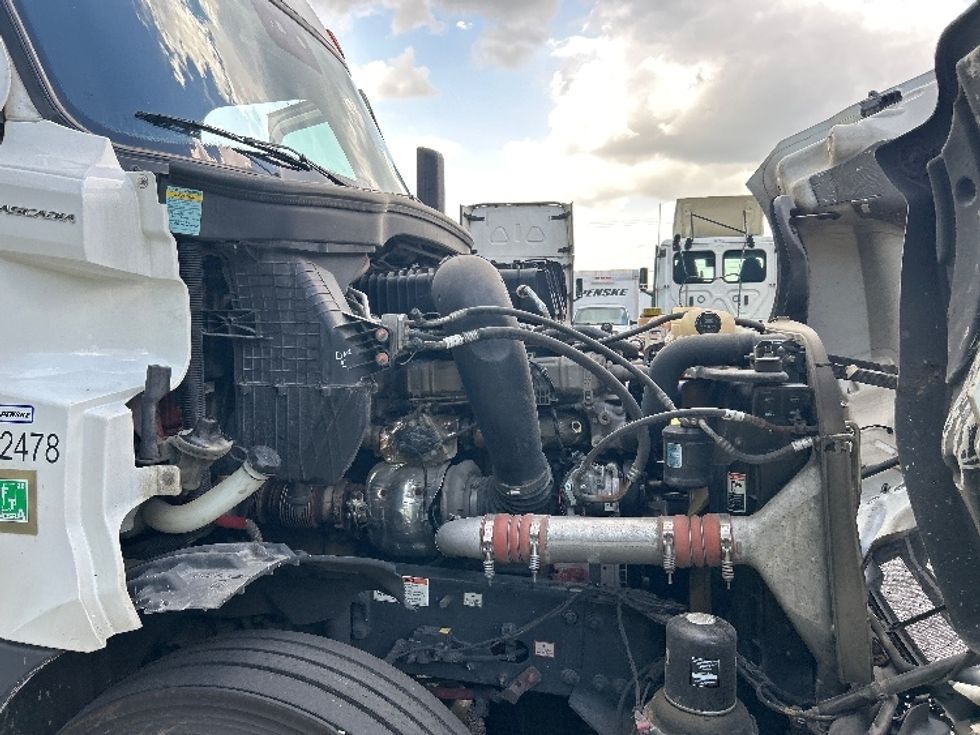 Sleeper Tractor-Heavy Duty Tractors-Freightliner-2022-T12664ST-Greer-SC-518,296\n\t\tmiles-$ 73,500 - Image 20
