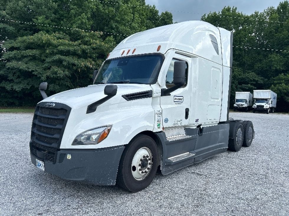 Sleeper Tractor-Heavy Duty Tractors-Freightliner-2022-T12664ST-Greer-SC-518,296\n\t\tmiles-$ 73,500 - Image 3