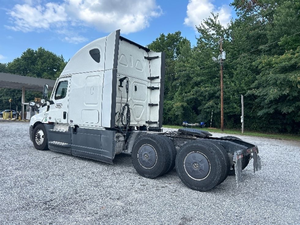 Sleeper Tractor-Heavy Duty Tractors-Freightliner-2022-T12664ST-Greer-SC-518,296\n\t\tmiles-$ 73,500 - Image 5