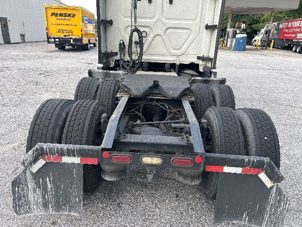 Sleeper Tractor-Heavy Duty Tractors-Freightliner-2022-T12664ST-Greer-SC-518,296\n\t\tmiles-$ 73,500 - Image 6