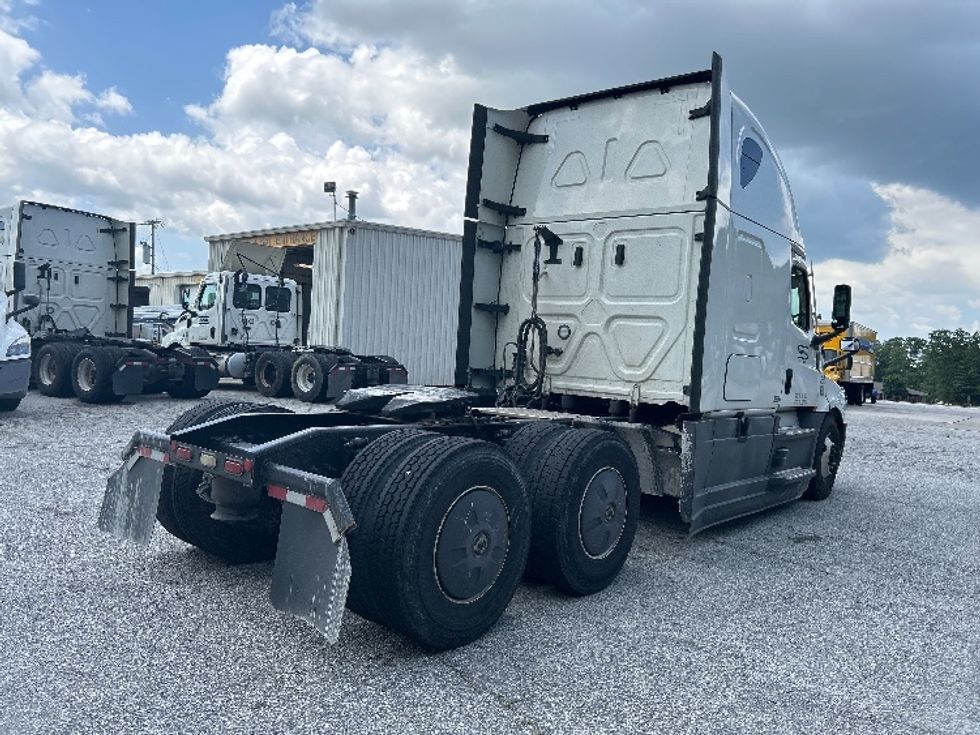 Sleeper Tractor-Heavy Duty Tractors-Freightliner-2022-T12664ST-Greer-SC-518,296\n\t\tmiles-$ 73,500 - Image 7
