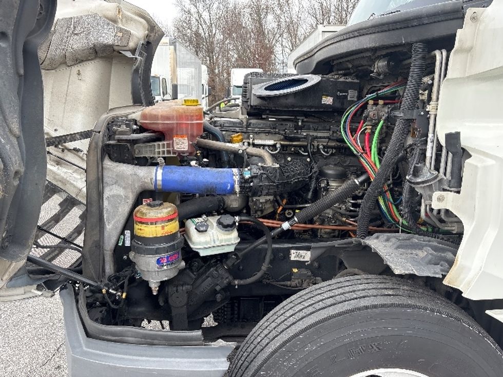 Sleeper Tractor-Heavy Duty Tractors-Freightliner-2022-T12664ST-Greer-SC-552,789\n\t\tmiles-$ 61,750 - Image 21