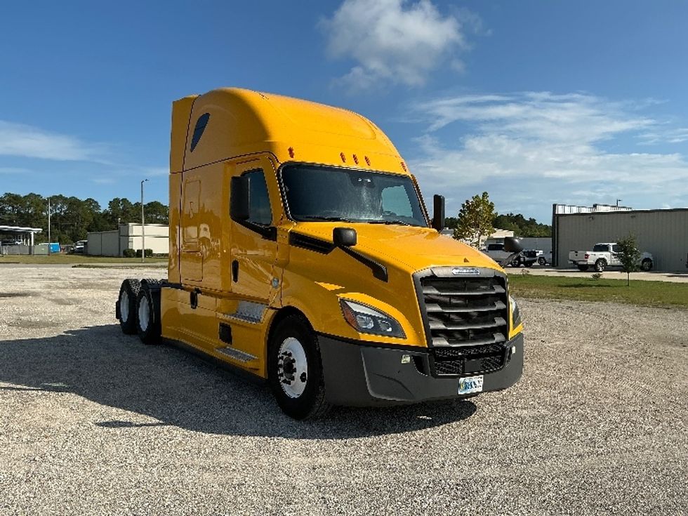 Sleeper Tractor-Heavy Duty Tractors-Freightliner-2022-T12664ST-Gulfport-MS-437,095\n\t\tmiles-$ 74,500 - Image 1