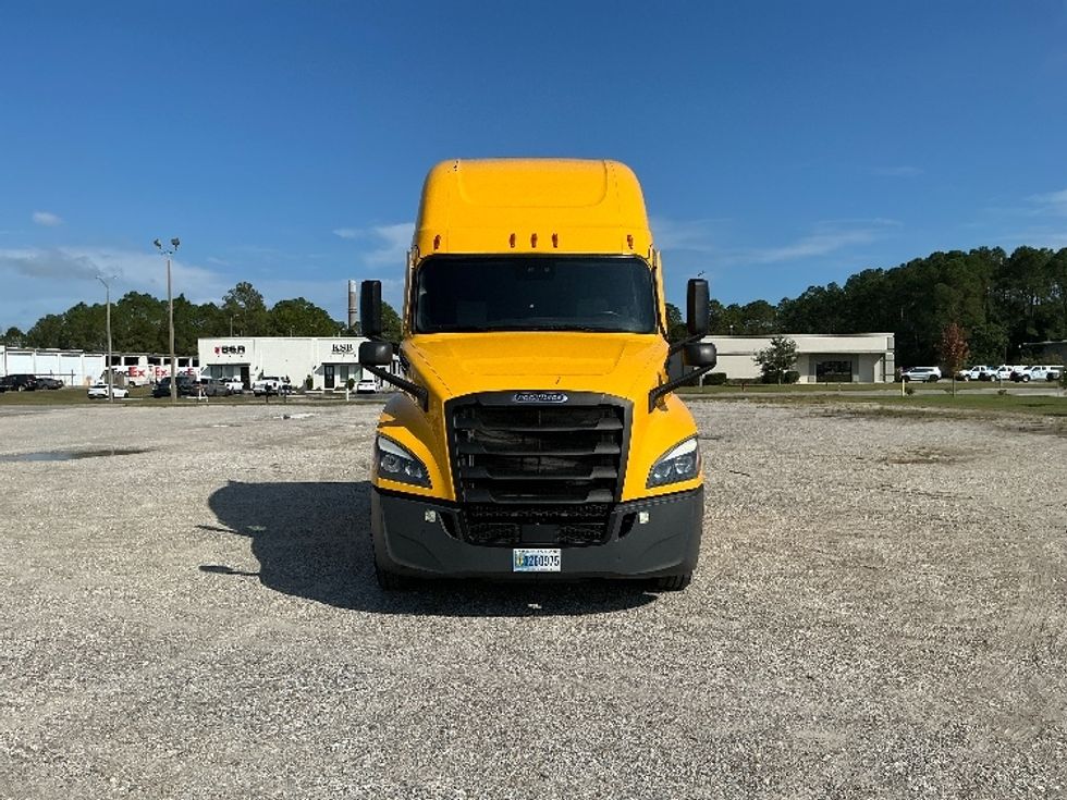 Sleeper Tractor-Heavy Duty Tractors-Freightliner-2022-T12664ST-Gulfport-MS-437,095\n\t\tmiles-$ 74,500 - Image 2