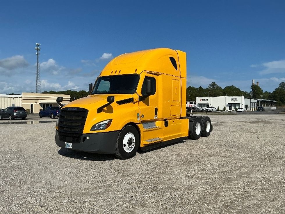 Sleeper Tractor-Heavy Duty Tractors-Freightliner-2022-T12664ST-Gulfport-MS-437,095\n\t\tmiles-$ 74,500 - Image 3