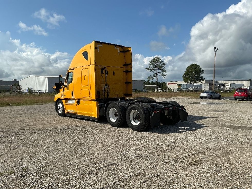Sleeper Tractor-Heavy Duty Tractors-Freightliner-2022-T12664ST-Gulfport-MS-437,095\n\t\tmiles-$ 74,500 - Image 5