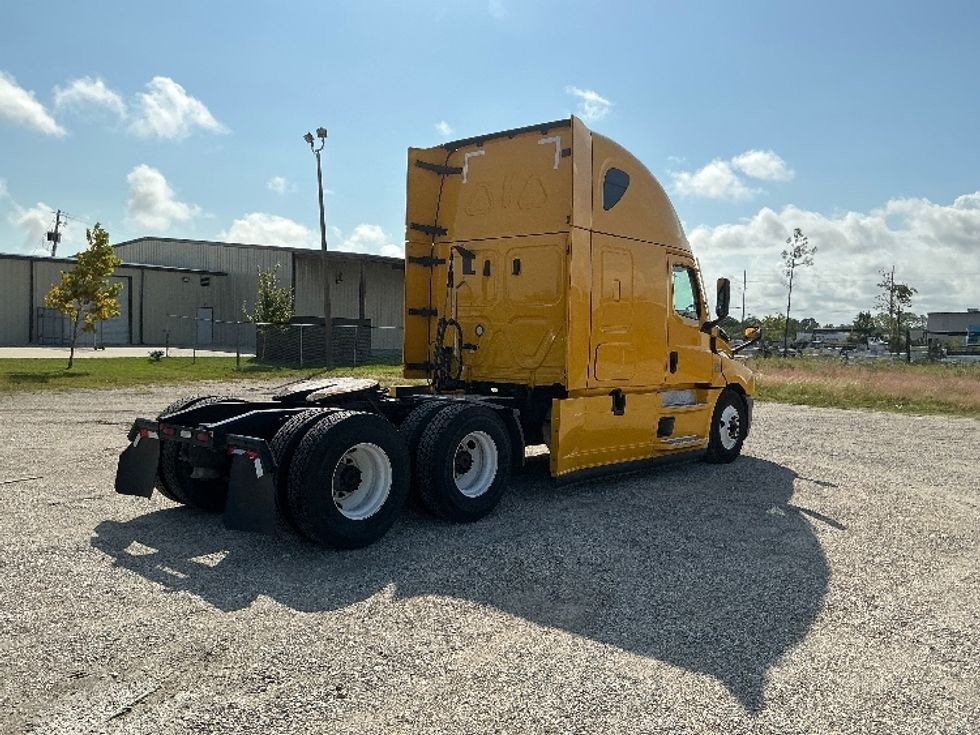 Sleeper Tractor-Heavy Duty Tractors-Freightliner-2022-T12664ST-Gulfport-MS-437,095\n\t\tmiles-$ 74,500 - Image 7