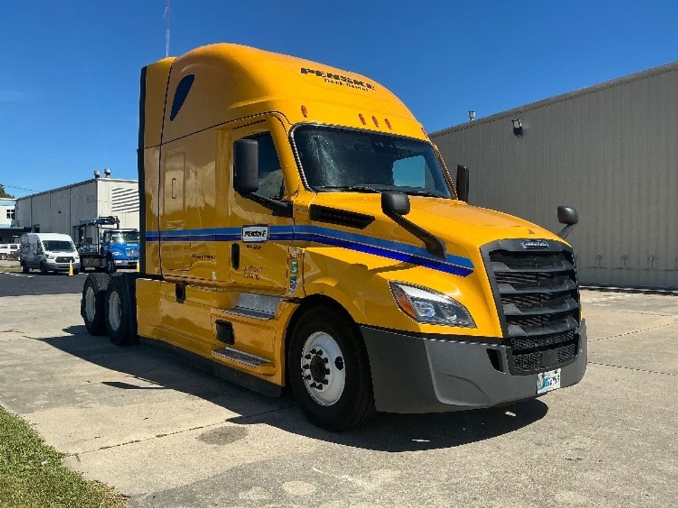 Sleeper Tractor-Heavy Duty Tractors-Freightliner-2022-T12664ST-Gulfport-MS-557,160\n\t\tmiles-$ 65,500 - Image 1