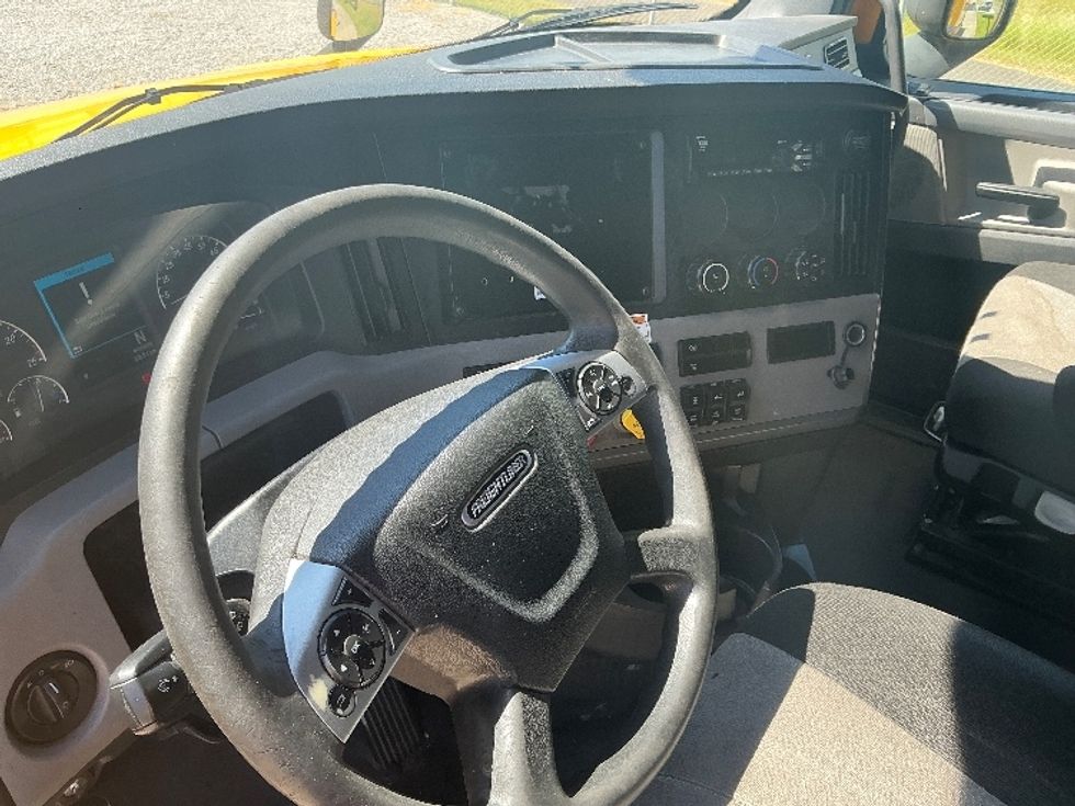 Sleeper Tractor-Heavy Duty Tractors-Freightliner-2022-T12664ST-Gulfport-MS-557,160\n\t\tmiles-$ 65,500 - Image 10