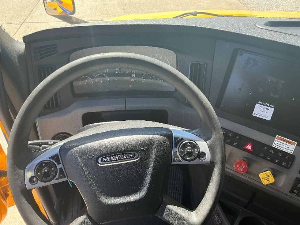 Sleeper Tractor-Heavy Duty Tractors-Freightliner-2022-T12664ST-Gulfport-MS-557,160\n\t\tmiles-$ 65,500 - Image 11