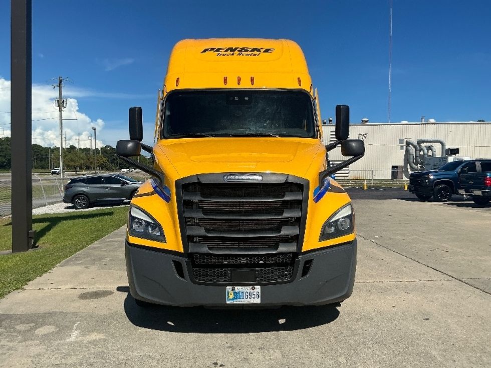 Sleeper Tractor-Heavy Duty Tractors-Freightliner-2022-T12664ST-Gulfport-MS-557,160\n\t\tmiles-$ 65,500 - Image 2