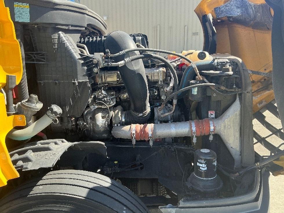 Sleeper Tractor-Heavy Duty Tractors-Freightliner-2022-T12664ST-Gulfport-MS-557,160\n\t\tmiles-$ 65,500 - Image 20