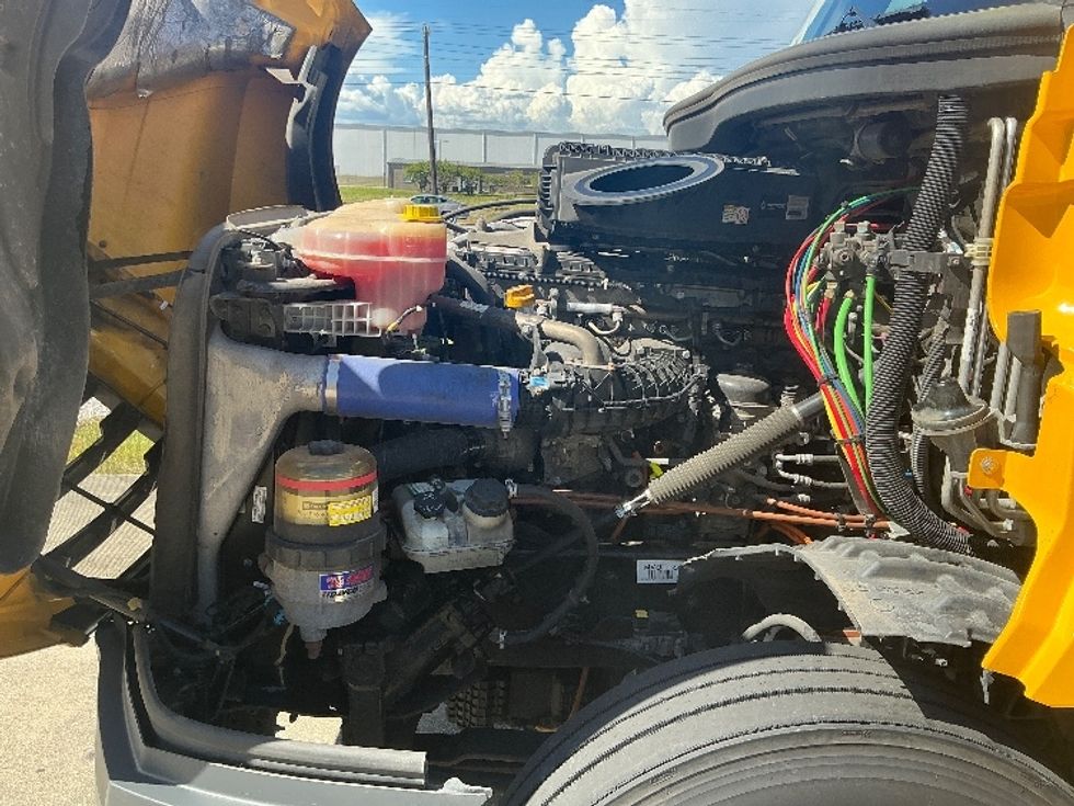 Sleeper Tractor-Heavy Duty Tractors-Freightliner-2022-T12664ST-Gulfport-MS-557,160\n\t\tmiles-$ 65,500 - Image 21