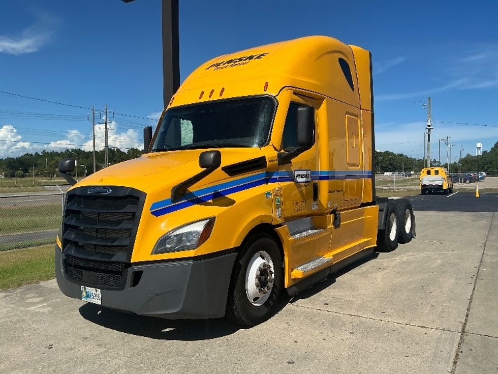 Sleeper Tractor-Heavy Duty Tractors-Freightliner-2022-T12664ST-Gulfport-MS-557,160\n\t\tmiles-$ 65,500 - Image 3