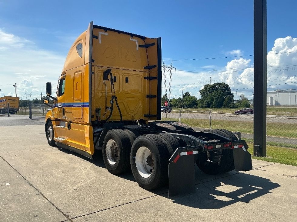 Sleeper Tractor-Heavy Duty Tractors-Freightliner-2022-T12664ST-Gulfport-MS-557,160\n\t\tmiles-$ 65,500 - Image 5