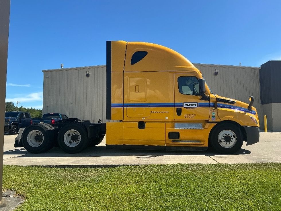 Sleeper Tractor-Heavy Duty Tractors-Freightliner-2022-T12664ST-Gulfport-MS-557,160\n\t\tmiles-$ 65,500 - Image 8