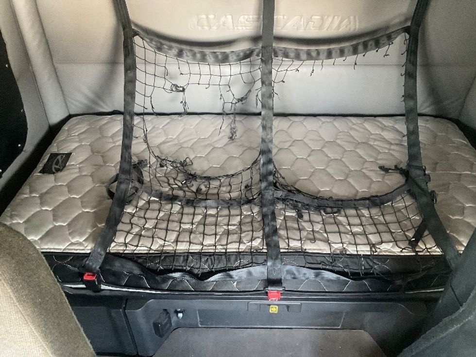 Sleeper Tractor-Heavy Duty Tractors-Freightliner-2022-T12664ST-Hammond-LA-378,774\n\t\tmiles-$ 83,250 - Image 17