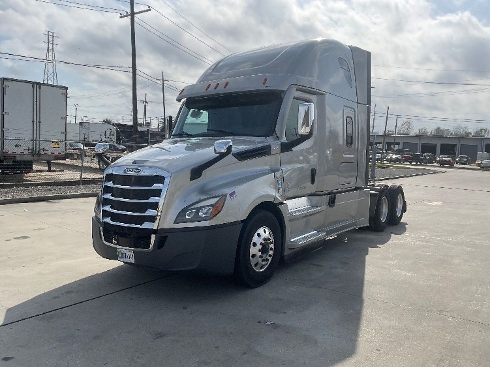 Sleeper Tractor-Heavy Duty Tractors-Freightliner-2022-T12664ST-Hammond-LA-378,774\n\t\tmiles-$ 83,250 - Image 3