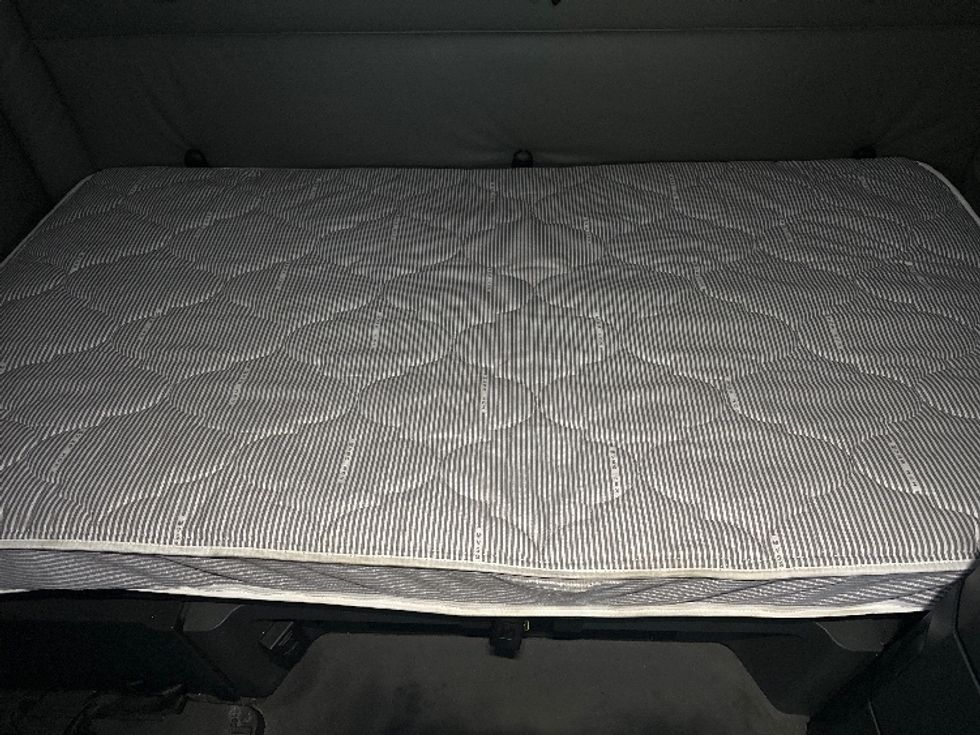 Sleeper Tractor-Heavy Duty Tractors-Freightliner-2022-T12664ST-Hammond-LA-568,394\n\t\tmiles-$ 62,500 - Image 17