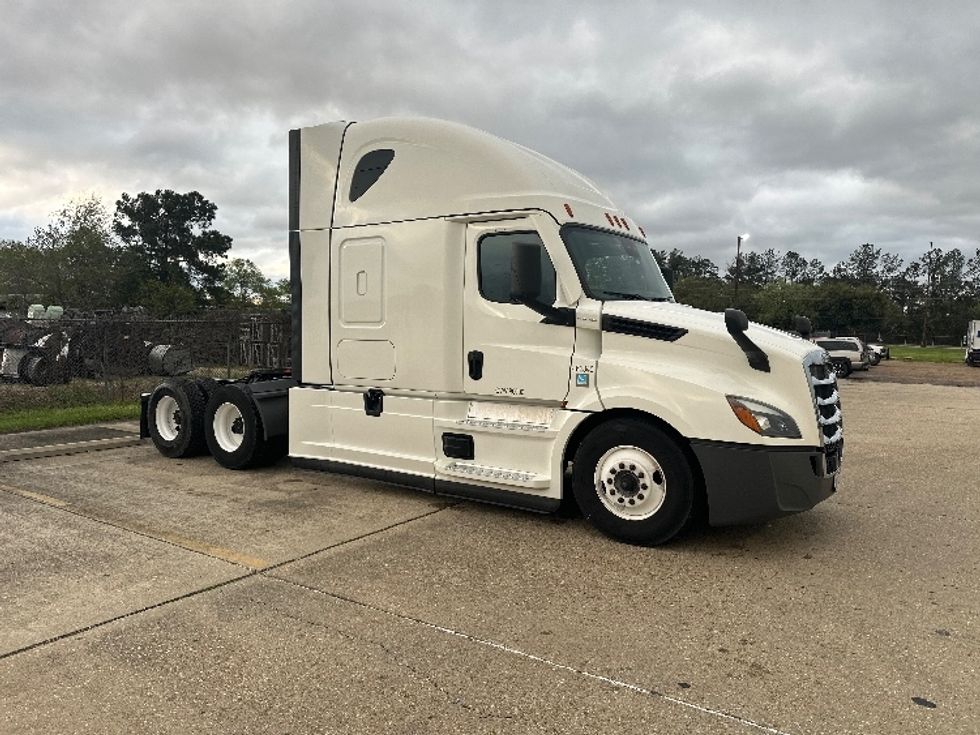 Sleeper Tractor-Heavy Duty Tractors-Freightliner-2022-T12664ST-Hammond-LA-568,394\n\t\tmiles-$ 62,500 - Image 3