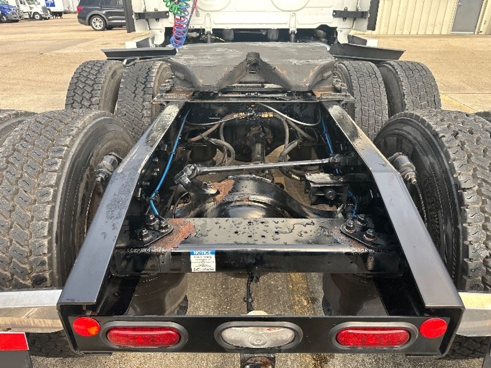 Sleeper Tractor-Heavy Duty Tractors-Freightliner-2022-T12664ST-Hammond-LA-568,394\n\t\tmiles-$ 62,500 - Image 6