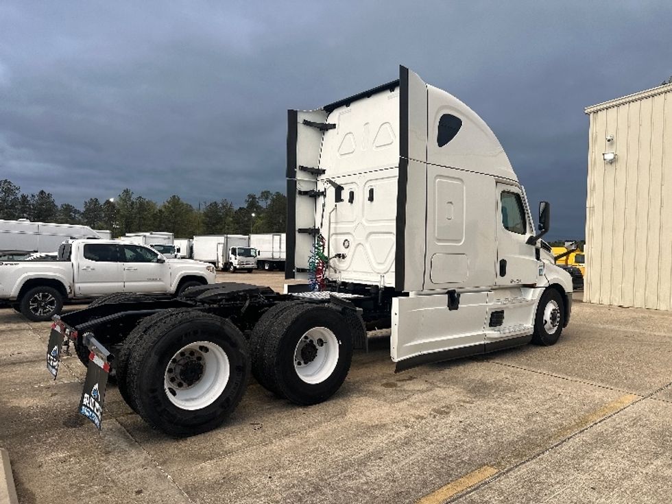 Sleeper Tractor-Heavy Duty Tractors-Freightliner-2022-T12664ST-Hammond-LA-568,394\n\t\tmiles-$ 62,500 - Image 7
